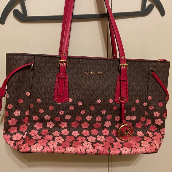 Michael Kors Handbags - Large Micheal Kors